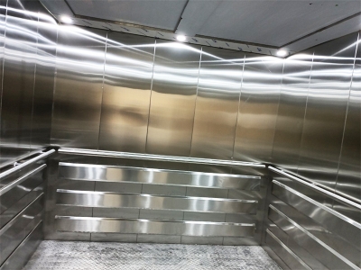 Thang hàng kèm người