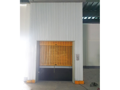 Thang hàng kèm người