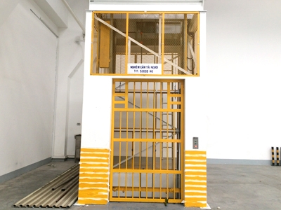 Thang máy tải hàng